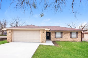 309 JAGOE ST KRUM, TX 76249